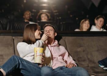 pexels-pavel-danilyuk-couples au cinema - Les sorties cinéma du mois d’avril 2022