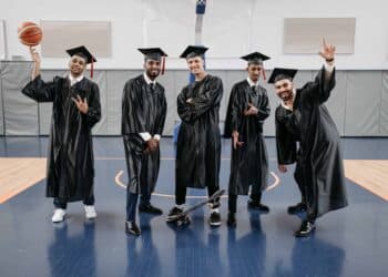 pexels-pavel-danilyuk- étudiants dans une salle de sport - Dossier comment combienr études et sport de haut niveau