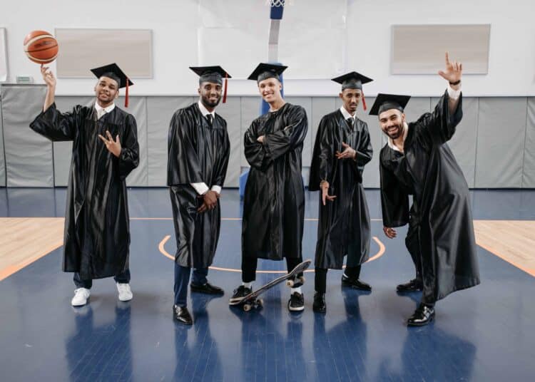 pexels-pavel-danilyuk- étudiants dans une salle de sport - Dossier comment combienr études et sport de haut niveau