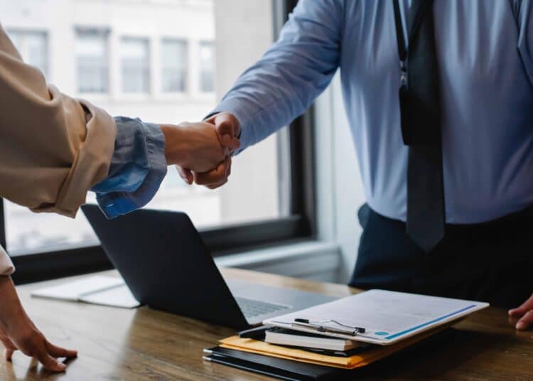 pexels-sora-shimazaki- comment démissionner correctement de son job étudiant