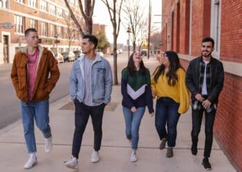 unsplash-eliott-reyna - Ton année d'étude résumée en memes