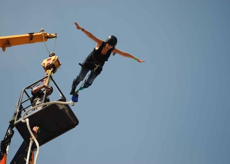 pexels-carlos-ruiz-saut à l'élastique - studeo - Tout savoir sur les sportifs de l'extrême