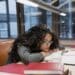 pexels-tima-miroshnichenko-étudiante épuisée - studeo - Le burnout, mode d’emploi