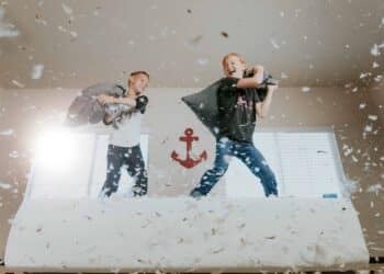 unsplash - -allen-taylor-deux enfants qui jouent - Top 4 des meilleurs souvenirs d’enfance