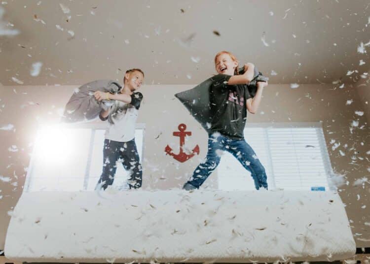 unsplash - -allen-taylor-deux enfants qui jouent - Top 4 des meilleurs souvenirs d’enfance