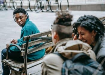 pexels-keira-burton-étudiant critiqué- 5 clichés sur les étudiants qui signent leurs examens