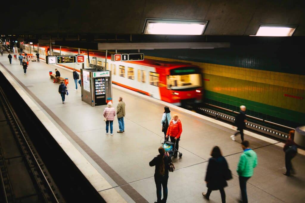 pexels-markus-spiske-metro étudiant - 4 conseils pour avoir une mobilité étudiante plus responsable