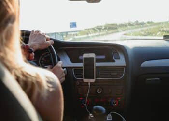 pexels-peter-fazekas - Ces 5 memes vont te rappeler qu’il serait peut-être temps de passer ton permis