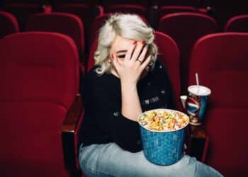 pexels-алекке-блажин-étudiante au cinema - les sorties cine du mois de juin la selection de kotplanet