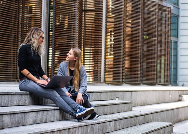 pexels-buro-millennial-Une nouvelle université européenne avec la Haute École de la Province de Liège