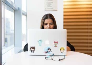 Faire un stage durant l’été avant de choisir ses études, bonne idée ?