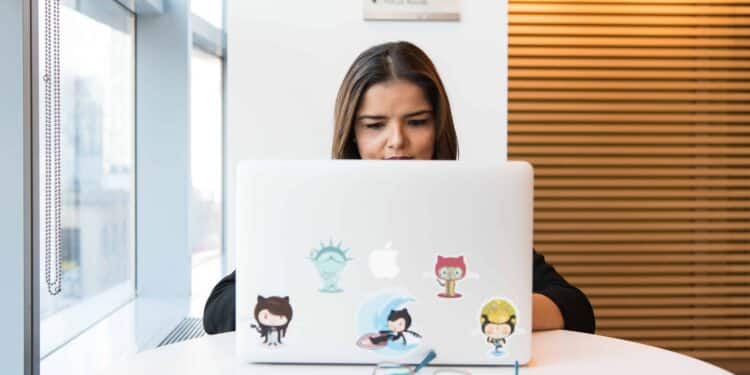 Faire un stage durant l’été avant de choisir ses études, bonne idée ?