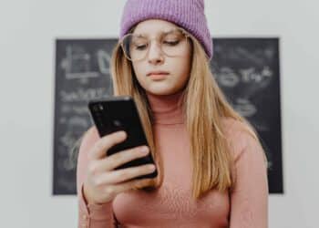 pexels-karolina-grabowska - 5 messages que ton ou ta meilleure pote serait totalement capable de t’envoyer