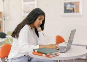 3 raisons de rendre son mémoire/TFE en août