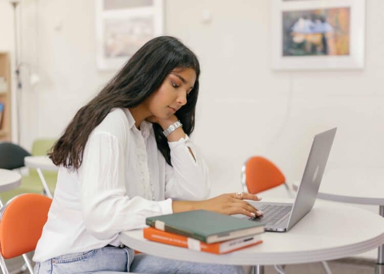 3 raisons de rendre son mémoire/TFE en août