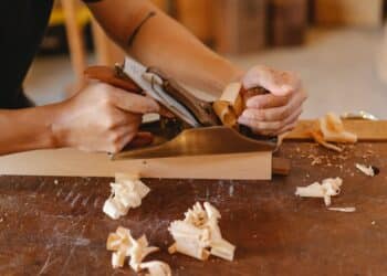 pexels-onokosuki-personnequifaitdutravailmanuel-5chosesquetupeuxfaireavecdelarecupquandtuesétudiant