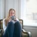 pexels-andrea-piacquadio- étudiante qui restent a la maison - 6 excuses pour ne pas te taper toutes les soirées de l’été