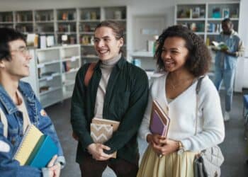 pexels-andy-barbour - 5 memes qui résument bien les différences entre études secondaires et supérieures