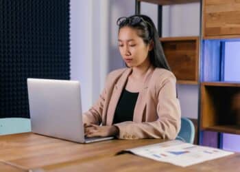 pexels-mikhail-nilov- Bruxelles les chances de trouver du travail augmentent avec le niveau de néerlandais