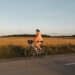 pexels-olga-lioncat-étudiante sur son vélo - Faire une escapade à vélo avec Slowby