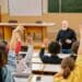 pexels-yan-krukov-classe avec des étudiants - Niveau des étudiants en baisse à cause des confinements