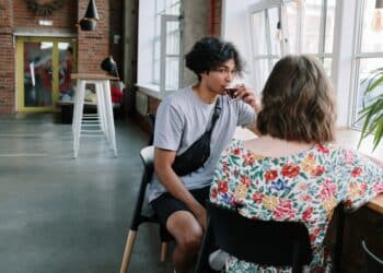 Is het liefde of vriendschap ? 4 signalen kunnen je het vertellen.