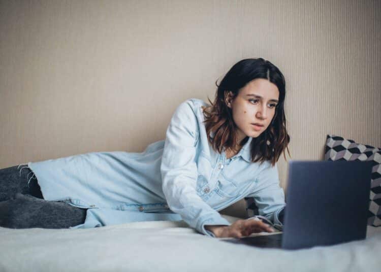 pexels-elina-fairytale- étudiant en kot - Je ne m’habitue pas à l’idée d’être en kot
