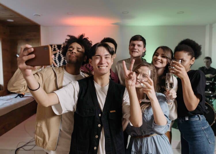 pexels-pavel-danilyuk-Comment te préparer ton retour en soirée étudiante