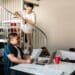 pexels-rodnae-productions-deux colocs dans un appartement - Comment bien se vendre pour entrer dans une chouette coloc