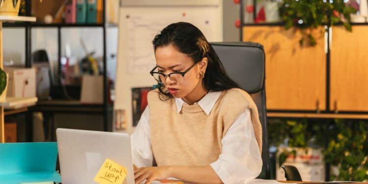 pexels-antoni-shkraba-production-étudiante en stage - 4 bonnes raisons d’aller en stage dans une PME