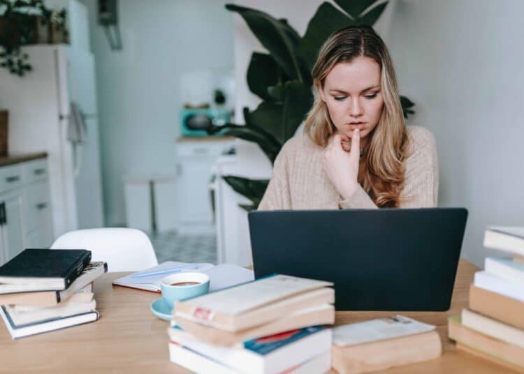 pexels-george-milton - 6 memes qui résument bien les galères du blocus