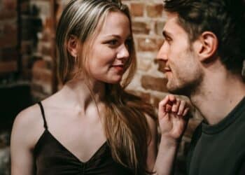 pexels-katerinaholmes-jeunesquiflirt-4 façons de délarer ta flamme à ton crush