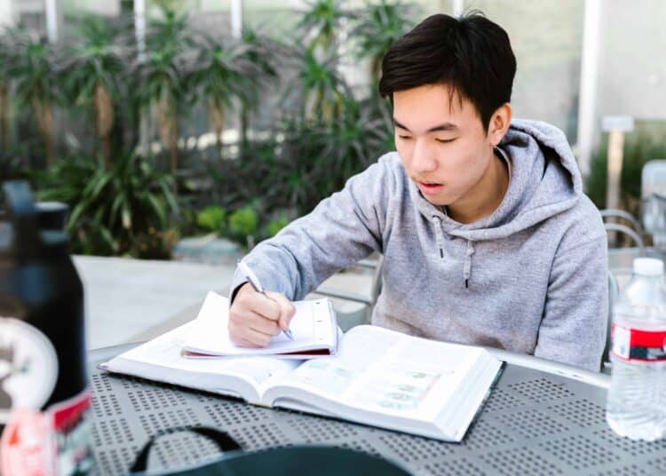 pexels-rodnae-productions - Si t'es du genre à étudier à la dernière minute, ces 5 memes sont pour toi