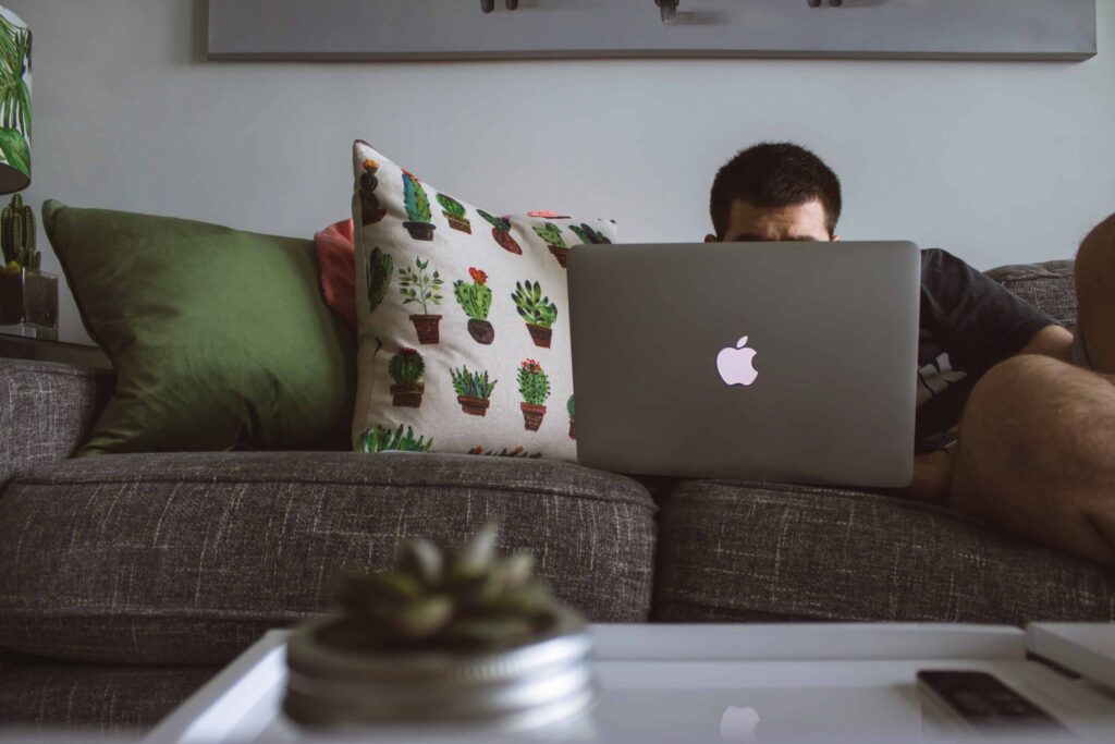 unsplash-designecologist - quiz quel genre de séries vas-tu regarder dans ces situations