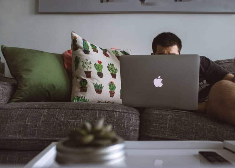 unsplash-designecologist - quiz quel genre de séries vas-tu regarder dans ces situations
