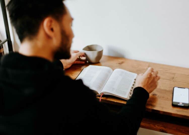 unsplash-priscilla-du-preez - 5 memes qui résument bien les fêtes de fin d'année quand t'es étudiant