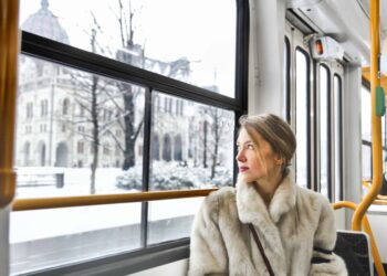 pexels-andrea-piacquadio-Douze entreprises et universités s'engagent en faveur de voyages d'affaires durables