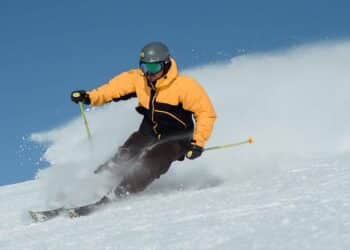 pexels-mati-mango-étudiant qui skie - Top 8 des vêtements que tu dois absolument emporter pour aller au ski
