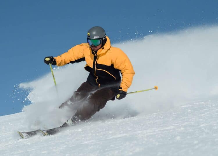 pexels-mati-mango-étudiant qui skie - Top 8 des vêtements que tu dois absolument emporter pour aller au ski