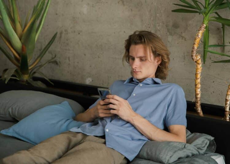 Procrastiner durant les études, 3 raisons de ne plus culpabiliser 