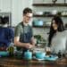 Unsplash-Edgar-Castrejon-étudiants qui cuisinent-3 recettes végétariennes super simples pour étudiants