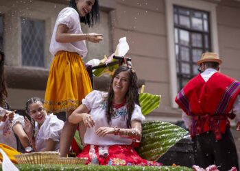 Pixabay-fernando zhiminaicela-jeunesquifêtentcarnaval-Pourquoi faire le carnaval de Tournai quand on est étudiant ?