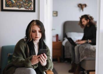pexels-anete-lusina-Reseaux sociaux - quels impacts ont les réseaux sociaux sur notre confiance en soi