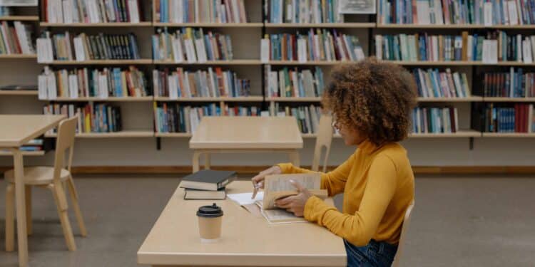 pexels-cottonbro-studio-étudier-les erreurs à ne pas faire quand on étudie