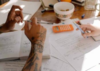 pexels-cottonbro-studio-jeunes qui étudient les mathématiques - 5 méthodes et techniques d’étude