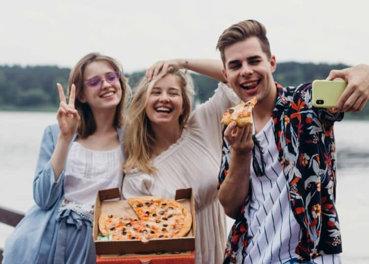 4 façons de manger ta pizza