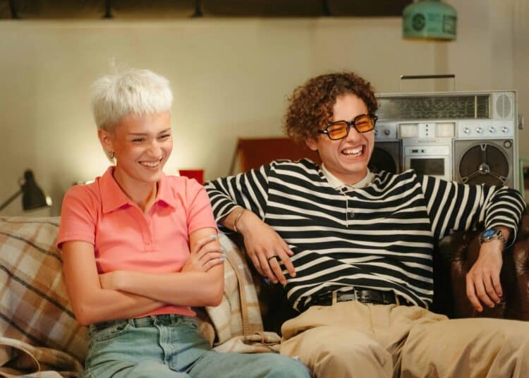 pexels-mart-production-jeunesquirigolent - Top 13 des blagues les plus drôles