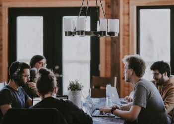 unsplash-annie-spratt - 6 moments que tu vis quand t'as un travail de groupe