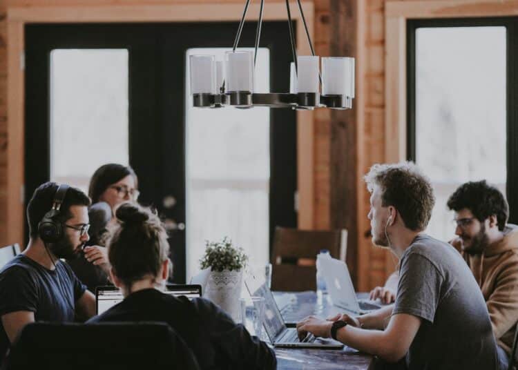 unsplash-annie-spratt - 6 moments que tu vis quand t'as un travail de groupe