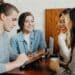 brooke-cagle-groupe d'étudiant-pourquoi faut il absolument se rendre à un salon étudiant-unsplash